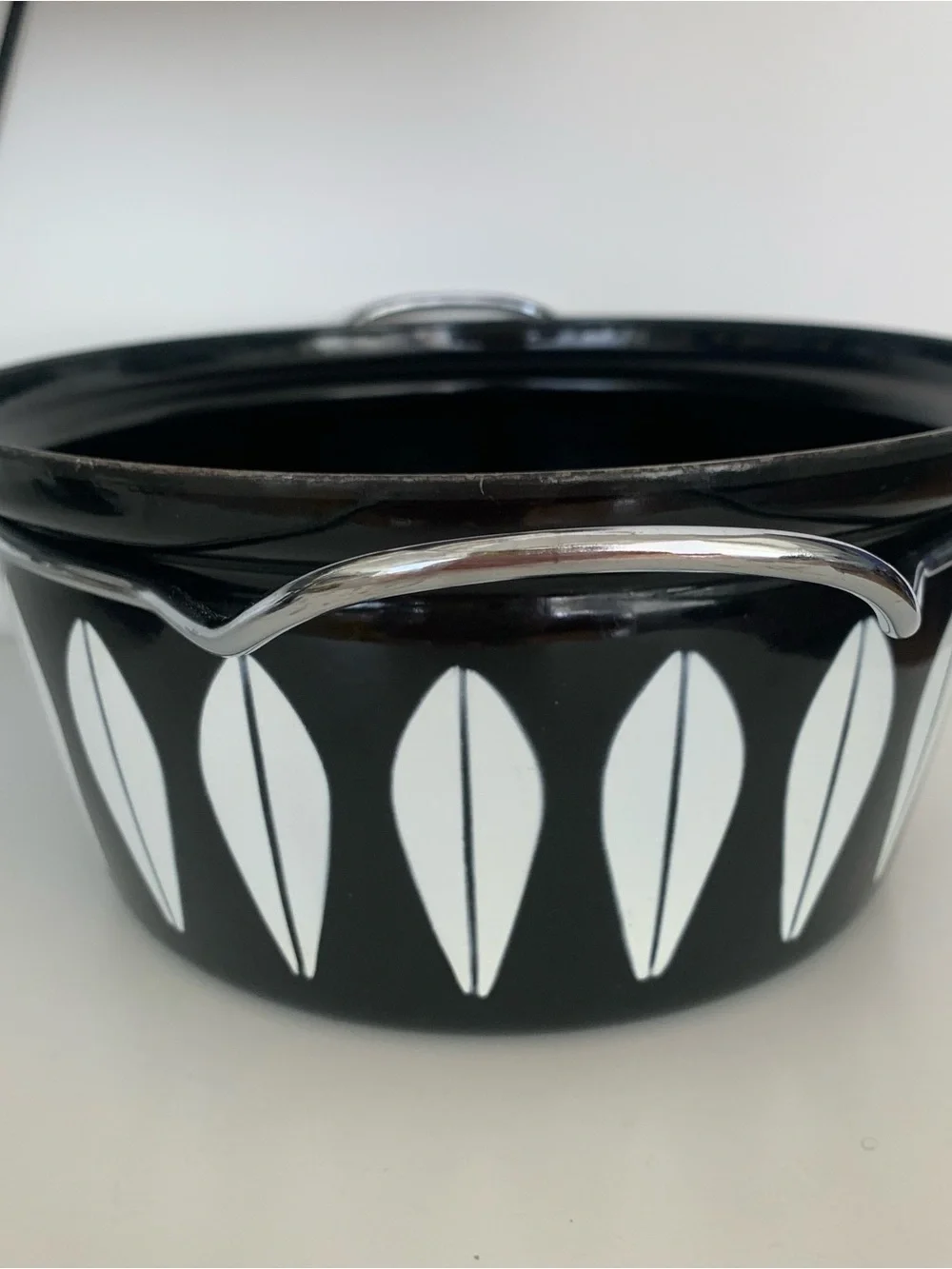 Cathrine Holm Lotus Casserole Pot Dish Dutch Oven Black and White